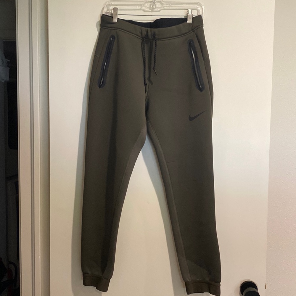 Nike Therma-Fit  men’s pants size Medium dark green
